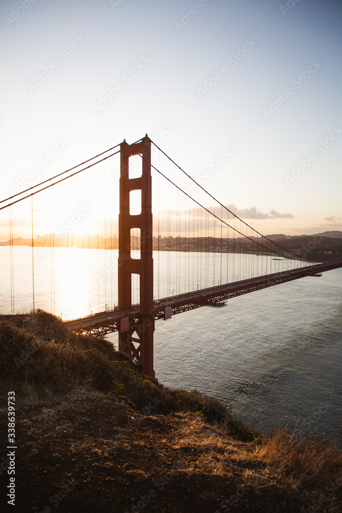 Obraz premium Golden Gate Bridge on a bright summer day in San Francisco. The photo was taken aerially from a drone. 