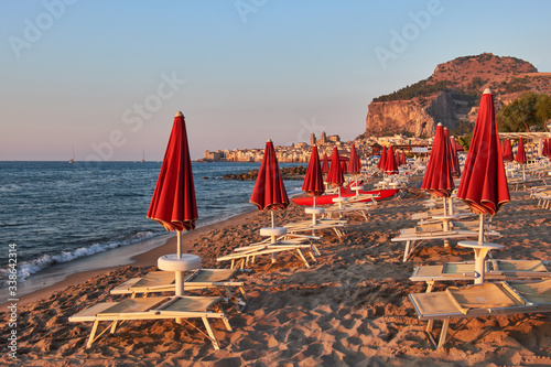Fototapeta Naklejka Na Ścianę i Meble -  empty beach Cefalú