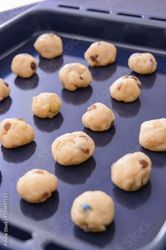 Baking tray with uncooked cookies, closeup