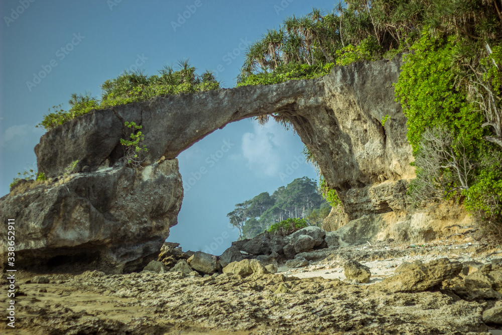 A front angle shot of natural bridge in Neil Island