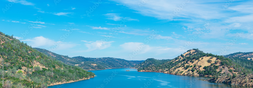 Fototapeta premium Aerial panorama of Don Pedro reservoir on Tuolumne River, Sierra Nevada foothills, California