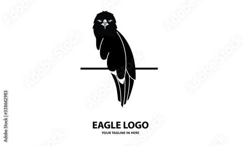 siluet Elang sederhana, cocok untuk simbol bisnis atau logo	