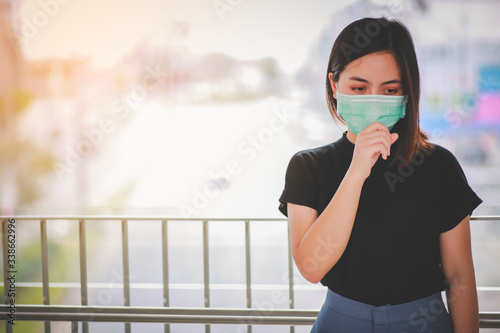 Tableau sur toile Asian woman wearing mask for protect pm2