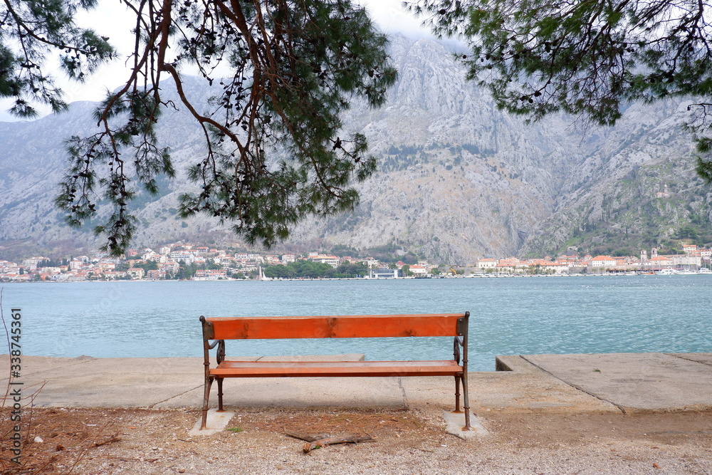 Obraz premium A bench on the Kotor bay