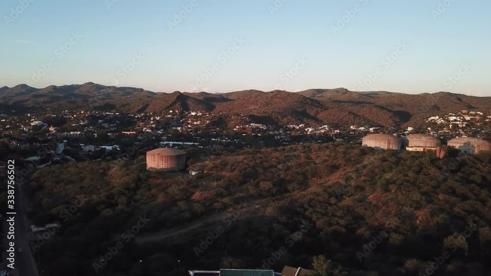 Video Stock 4K aerial drone video savanna hills, old historical water