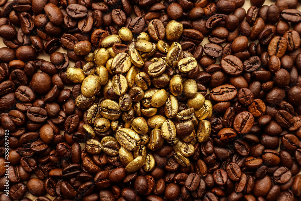 Fototapeta premium Golden and brown coffee grains on brown paper