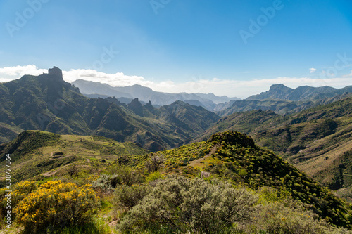 Panorama Blick auf Gran Canaria von Tejeda zum Roque Nublo und Bentayga © allexclusive