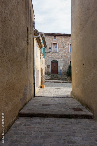 Fototapeta Naklejka Na Ścianę i Meble -  Altstadt von Le Plan de la Tour, Provence, Südfrankreich
