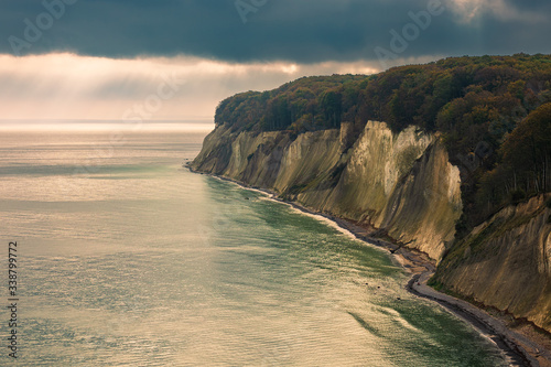 Die Ostseek  ste auf der Insel R  gen im Herbst