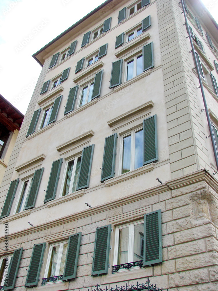 Naklejka premium The fresh appearance of the medieval buildings of Florence is no different from the modern buildings on the streets of the city.