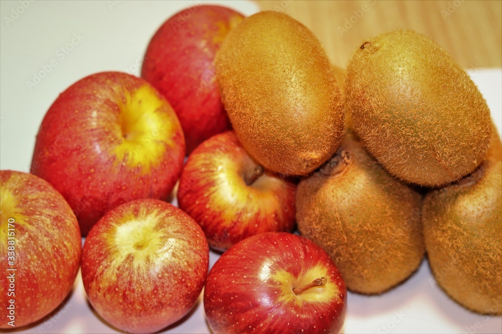 Delicious apples and kiwis.
Fruits rich in nutrients. Delicious apples and kiwis.
Fruits rich in nutrients.