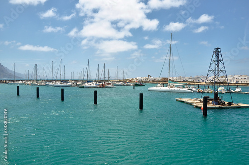 Lanzarote La Graciosa port łodzie jachty ocean © RECGO