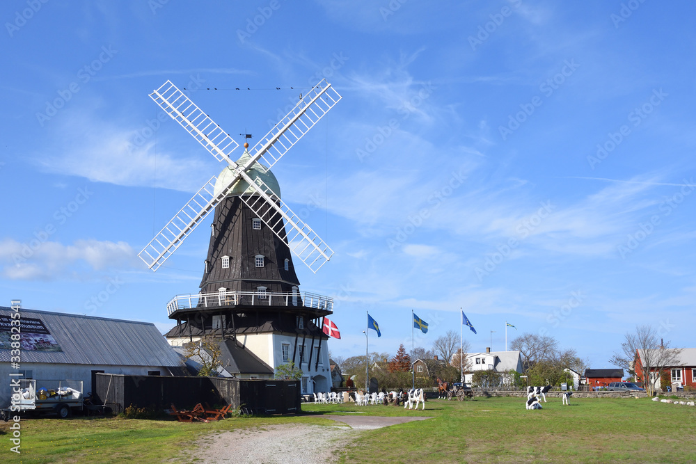 Obraz premium Sandviks Kvarn eine Holländerwindmühle in Sandvik auf Öland