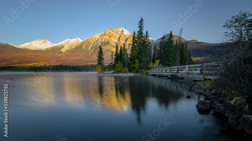 Fototapeta Naklejka Na Ścianę i Meble -  Pyramid Lake, Jasper Alberta Kanada travel destination