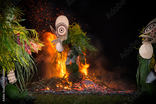 Obraz na plátně Fire dance, maskfestival Rabaul Papua New Guinea