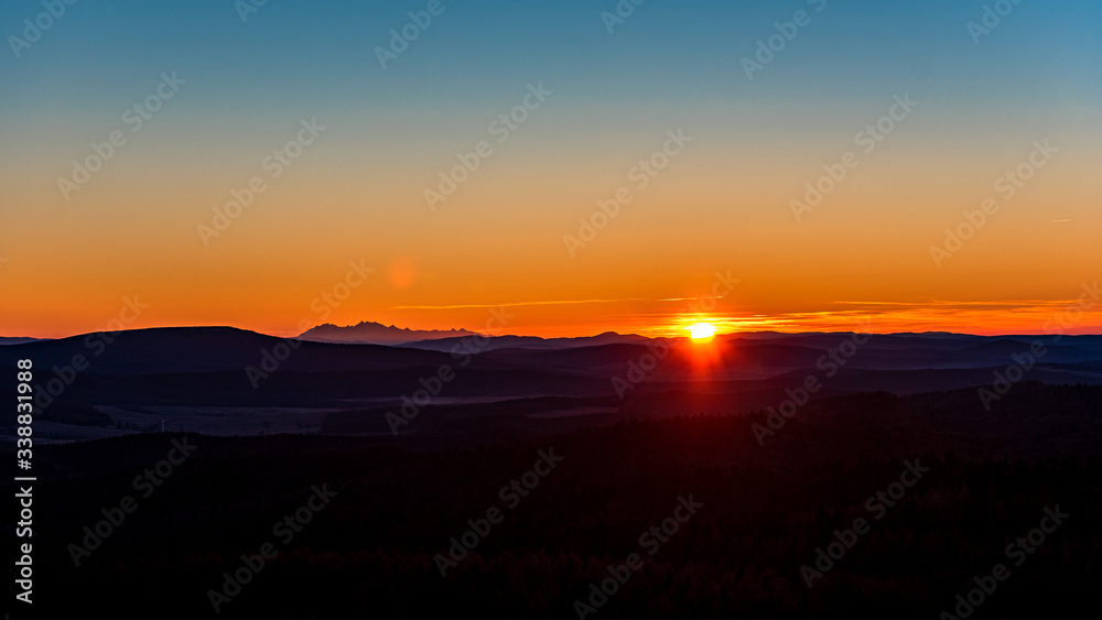 Zachód słońca, Tatry w oddali, Zachód słońca z Tatrami w tle.  Super przejrzystość powietrza, góry, doliny