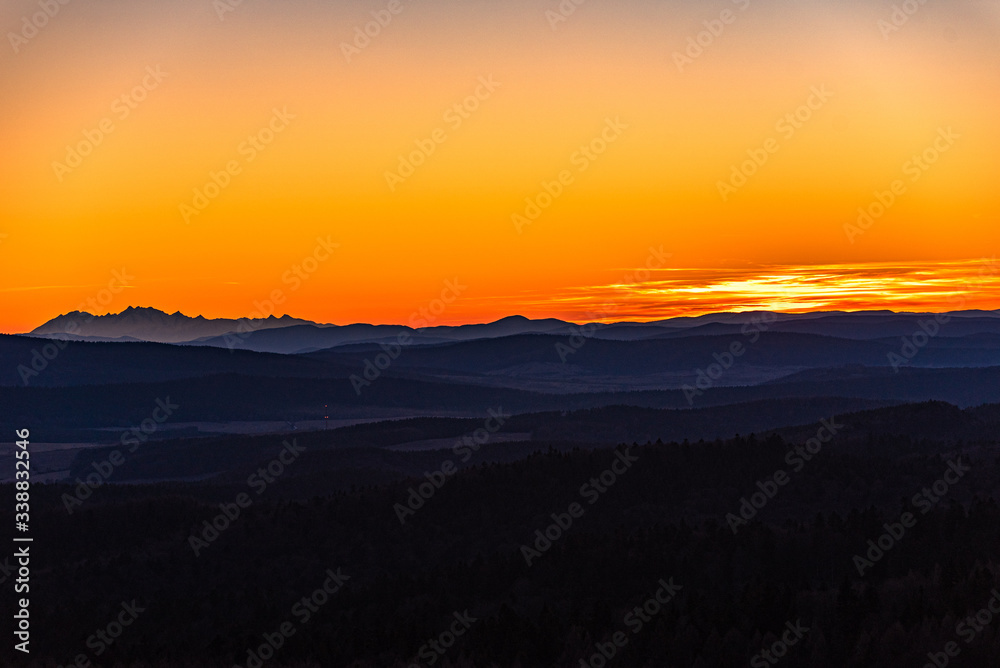 Zachód słońca, Tatry w oddali, Zachód słońca z Tatrami w tle.  Super przejrzystość powietrza, góry, doliny