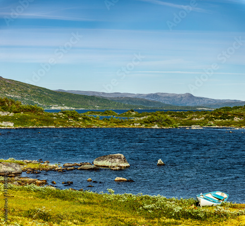 Bergsee in Norwegischer Landschaft bei Skjåk
