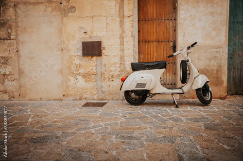 Obraz na płótnie Old scooter in a side street in Mallorca w salonie