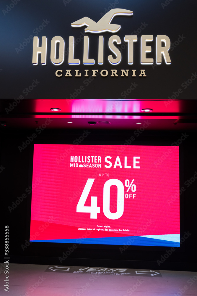 Hollister in outlet mall discount