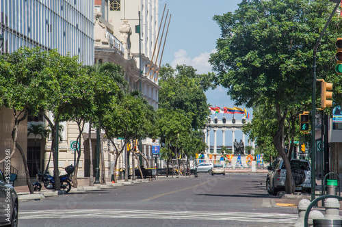 Ciudad de Guayaquil en Cuarentena, ciudad vacía, calles sin autos y sin gente, panemia. Quédate en Casa. photo