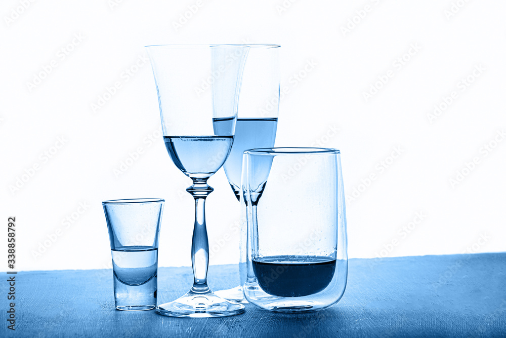 Obraz premium Colorful cocktails flatlay, color pandemic classic blue 2020
