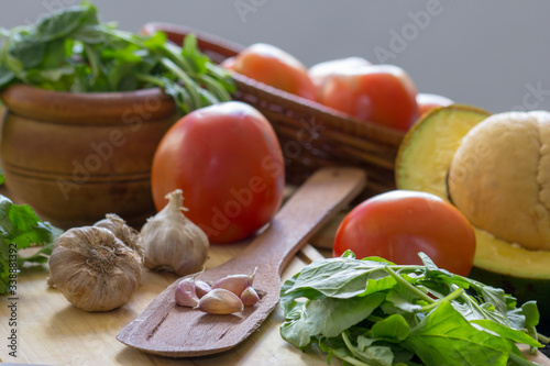 ajo para cocinar meson con ingredientes y vegetales photo