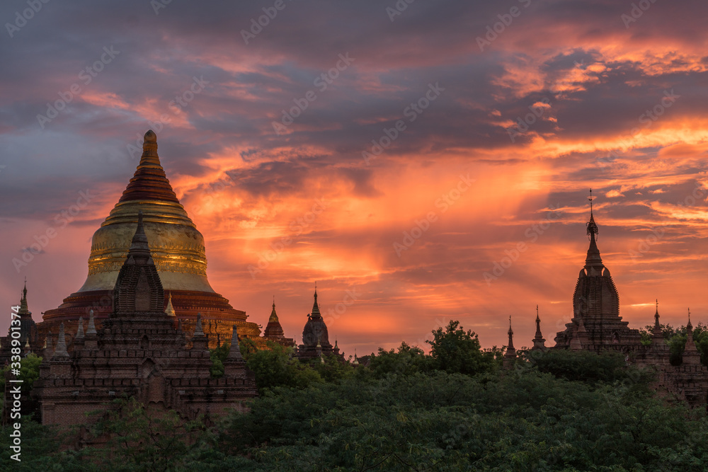 Sunrise at the Dhammayazaka Pagodas in Bagan, Myanmar