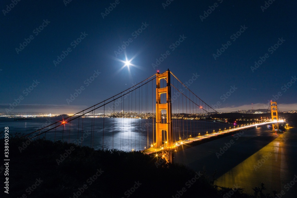 Fototapeta premium Bridge at night