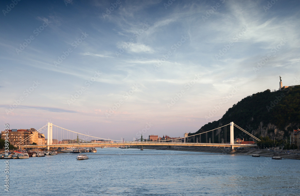 Naklejka premium Elizabeth Bridge on the Danube River Budapest Hungary