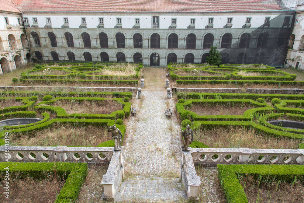 Alcobaça, Portugal: Renovierung des berühmten Klosters Mosteiro de Santa Maria und seine Garten Anlagen 