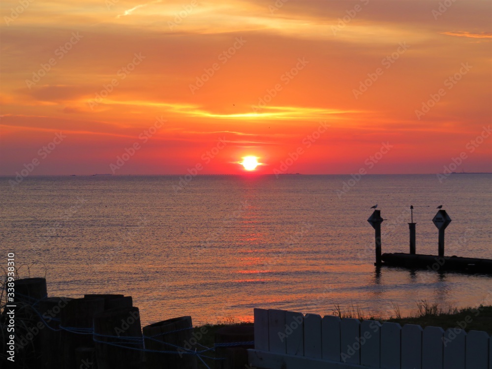 Fototapeta premium sunrise in Chesapeake Bay
