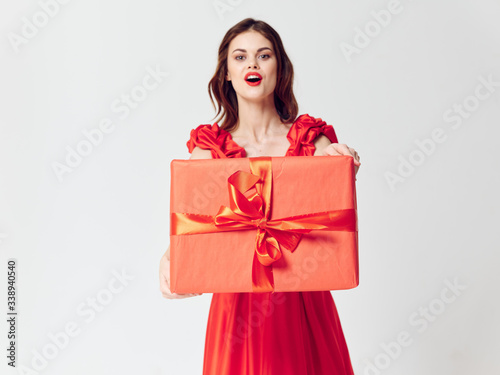 woman with gift box © SHOTPRIME STUDIO