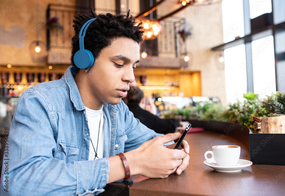 Man listening to music in the cafe.