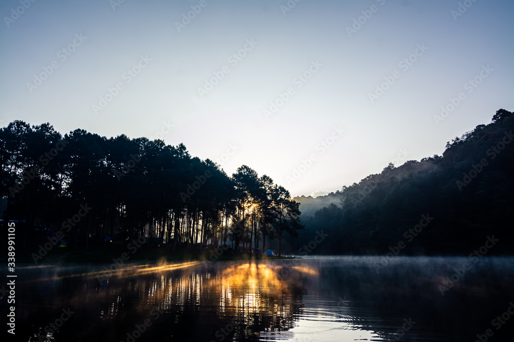 The landscape of the reservoir and the morning fog