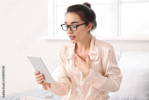 Beautiful young woman worki...