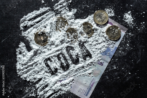 Принти на полотні Closeup to a cocaine or COCA spanish lettering word over cocaine lines, colombian coins, colombian money paper and a blue credid card over a black background