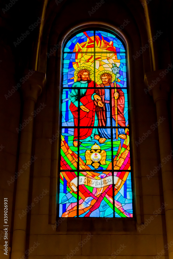 アルムデナ大聖堂のステンドグラス
