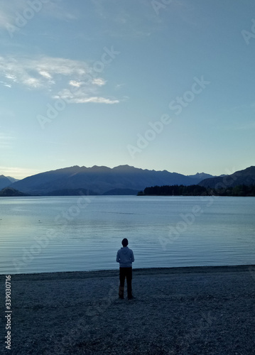 Beautiful evening at lake Wanaka New Zealand © Handoko