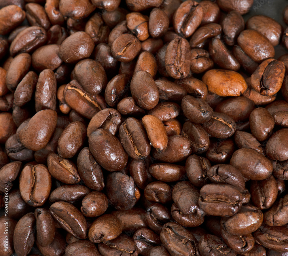 Fototapeta premium coffee beans in studio