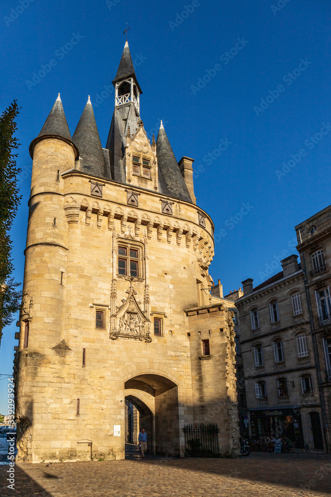Φωτογραφία Bordeaux, zone classée au Patrimoine Mondial de l'UNESCO, quartier de Saint-Pier