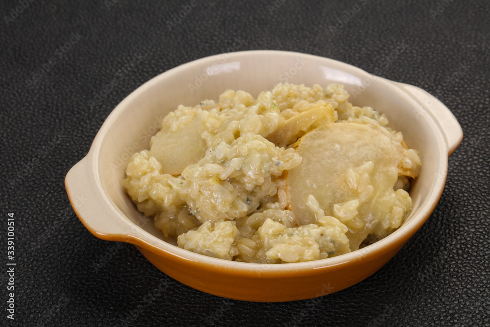 Risotto with pear and gorgonzola Risotto with pear and gorgonzola