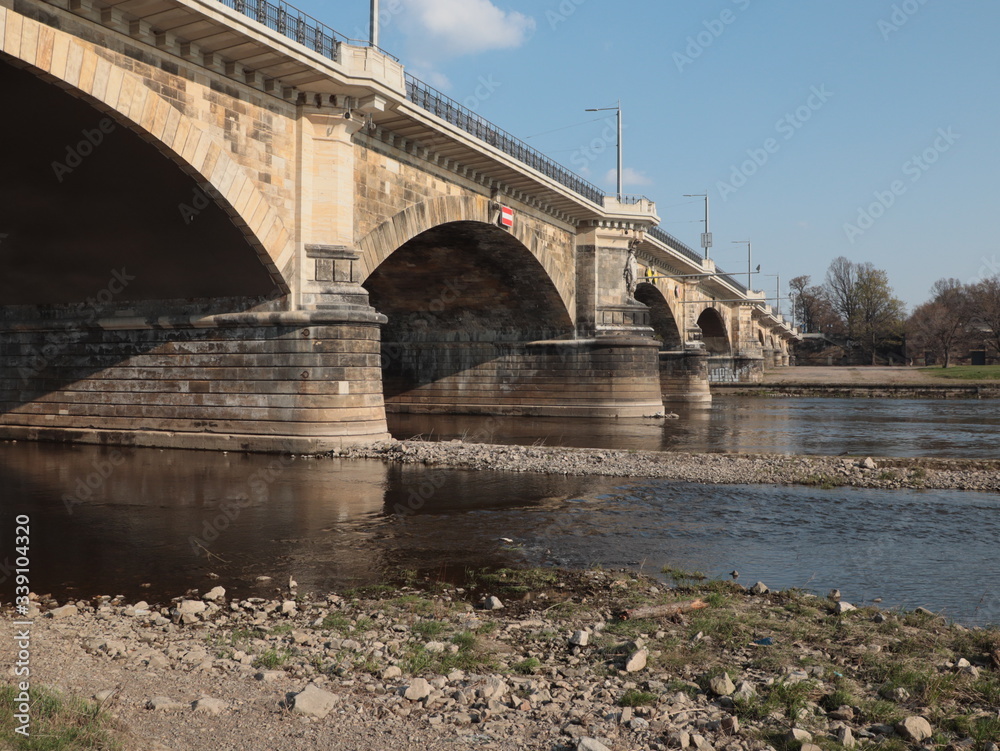 Die Albertbrücke in Dresden, Elbbrücke