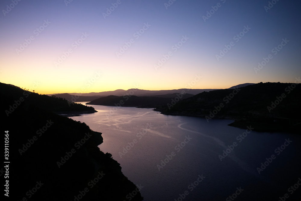 Magnificent view of the Burguillo reservoir at sunset. Popular tourist attraction. Cinematic scene in the middle of nature, located in the Ávila area. The world of beauty.
