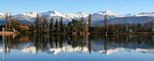 Panorama Lac de Saint André et Massif de Belledonne - Savoie - Hiver
 photo
