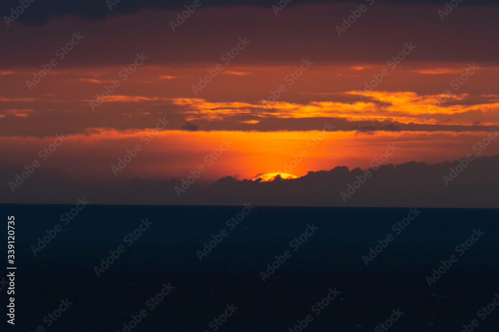 Obraz premium Sunset over the ocean.