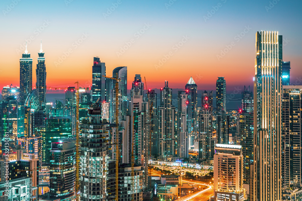 Obraz premium DUBAI - Amazing view on Dubai city center skyline, United Arab Emirates