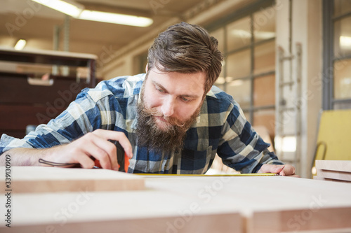 Carpenter training to become a furniture maker
