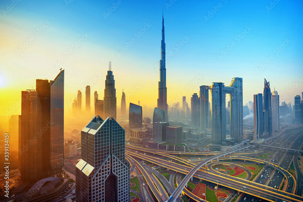 Obraz premium DUBAI - Amazing view on Dubai city center skyline, United Arab Emirates