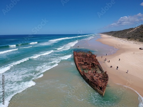 Obraz na plátne Fraser Island shipwreck drone shot